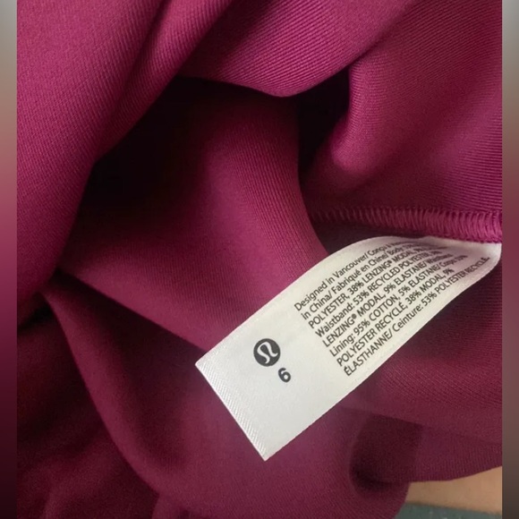 Lululemon Softstreme Gathered Tee - Picture 4 of 5